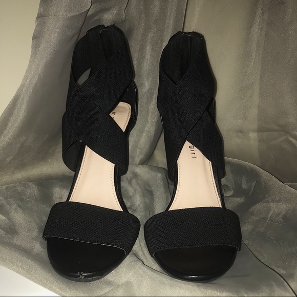 Black Heels - Picture 4 of 8